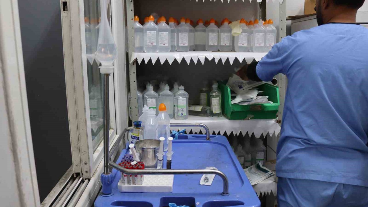 Gazze’de hayati ilaçların tükenmesi binlerce hastayı ölümle yüz yüze bırakıyor
