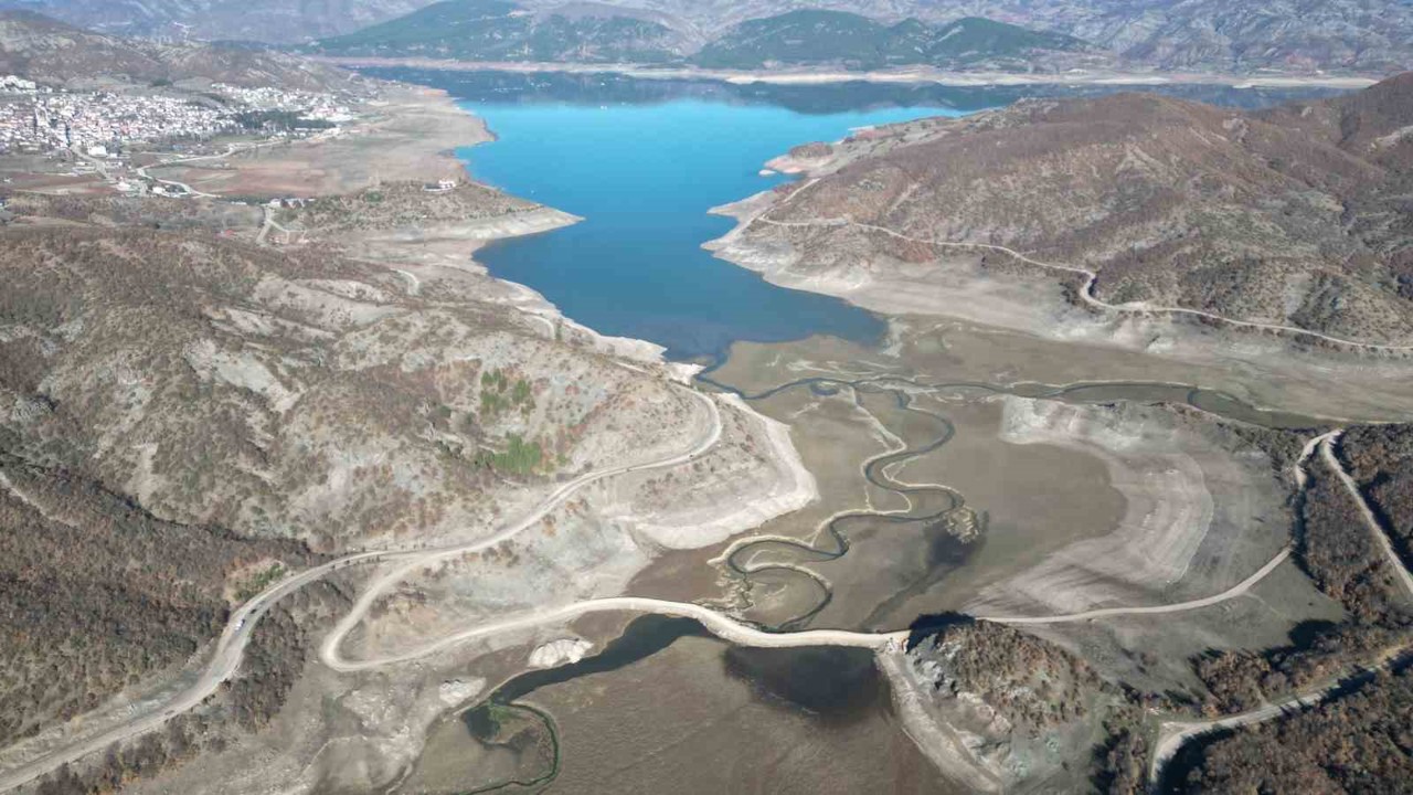 Sadece baraj suları çekilince kullanılan yol kalıcı hale getiriliyor
