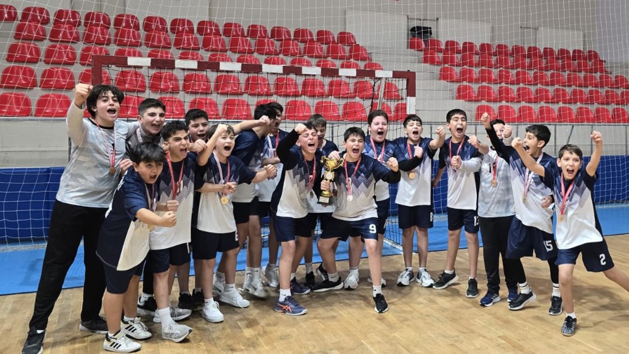 Talas 75. Yıl Mühibe Germirli Ortaokulu’ndan çifte şampiyonluk
