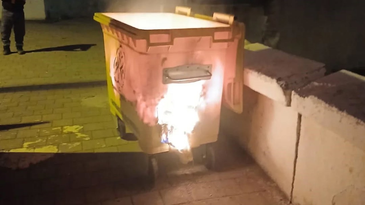 Başkan Zencirci uyarmıştı, bu kez çöp konteynerini ateşe verdiler
