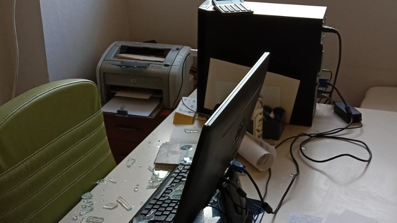 Elazığ’da aile sağlığı merkezine taşlı saldırı, doktora tehdit
