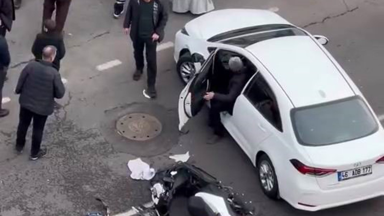 Diyarbakır’da otomobilin çarptığı motosikletli kurye yaralandı

