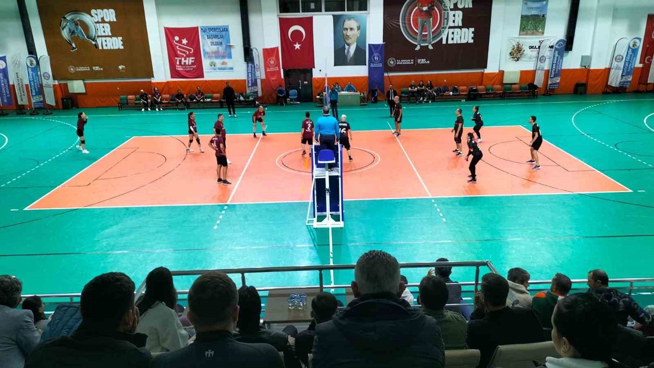 Köyceğiz’de ödüllü Voleybol Turnuvası başladı
