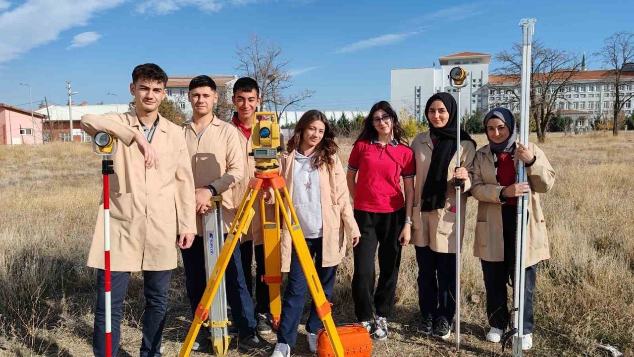 Staj programı ile geleceğin tapu memurları yetiştiriliyor
