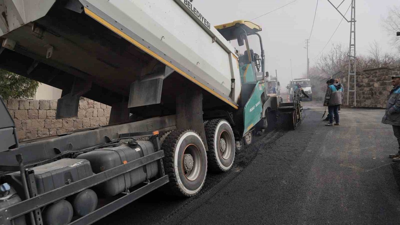 Melikgazi Belediyesi, yol çalışmaları ile ulaşımı daha konforlu hale getiriyor
