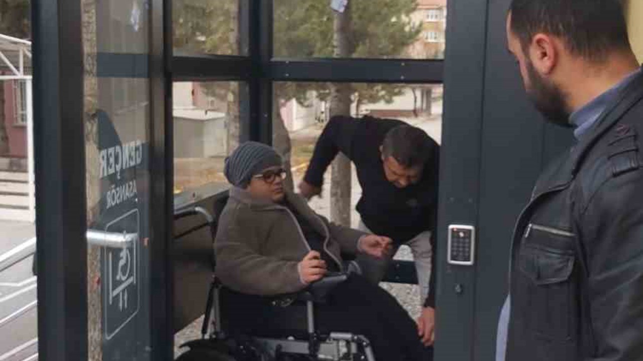 Okuldaki asansör engelini vali kaldırdı
