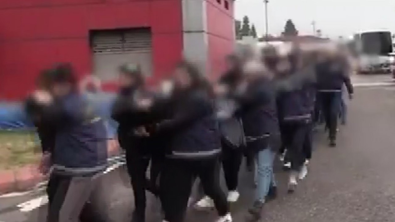 Gaziantep’te fuhuş operasyonunda 14 şahıs tutuklandı, duvardaki yazılar şoke etti
