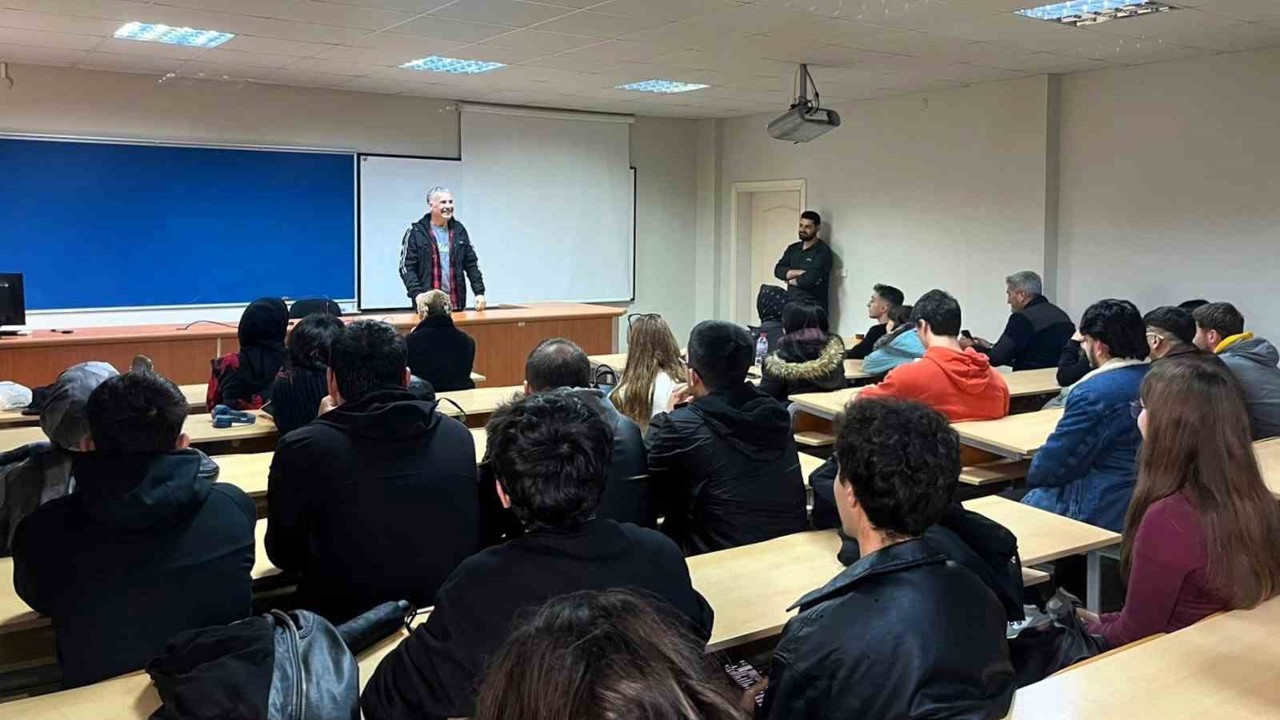 Görme engelli birey deneyimlerini mizahla anlattı
