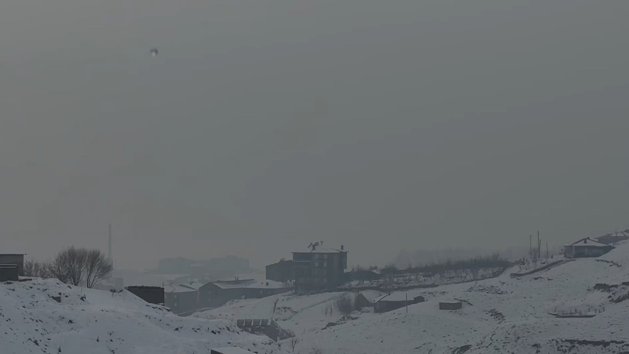 Yüksekova’da yoğun sis uçak seferlerini durdurdu
