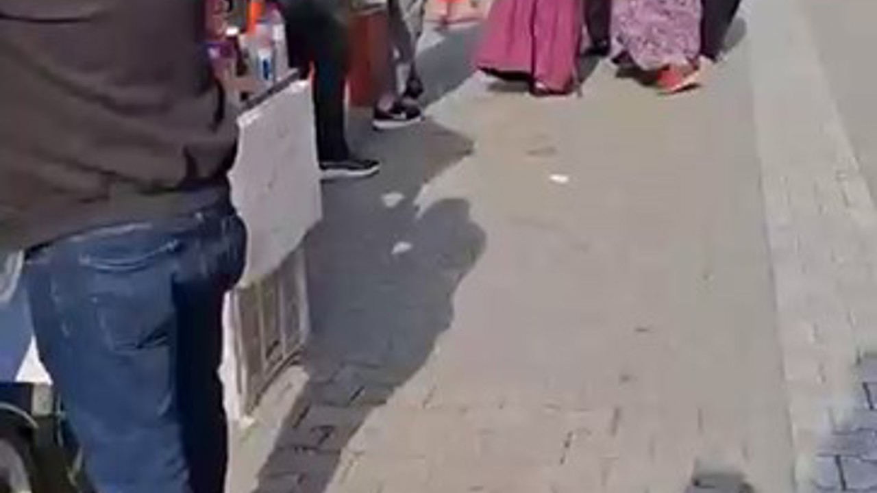 Kadınlar saç başa kavgaya tutuştu: O anlar kamerada
