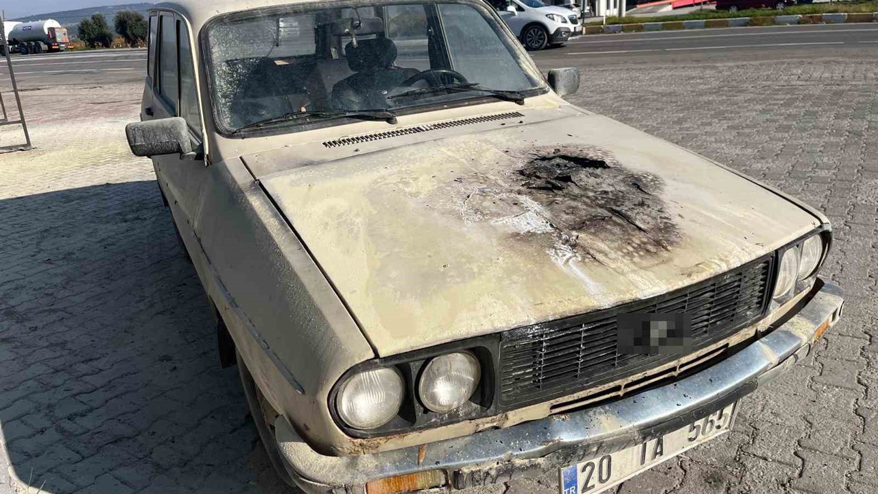 Seyir halindeki otomobil alev aldı
