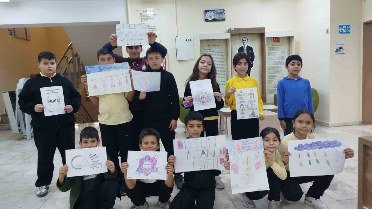 Dünya İnsan Hakları Günü’nde öğrencilerden farkındalık etkinliği
