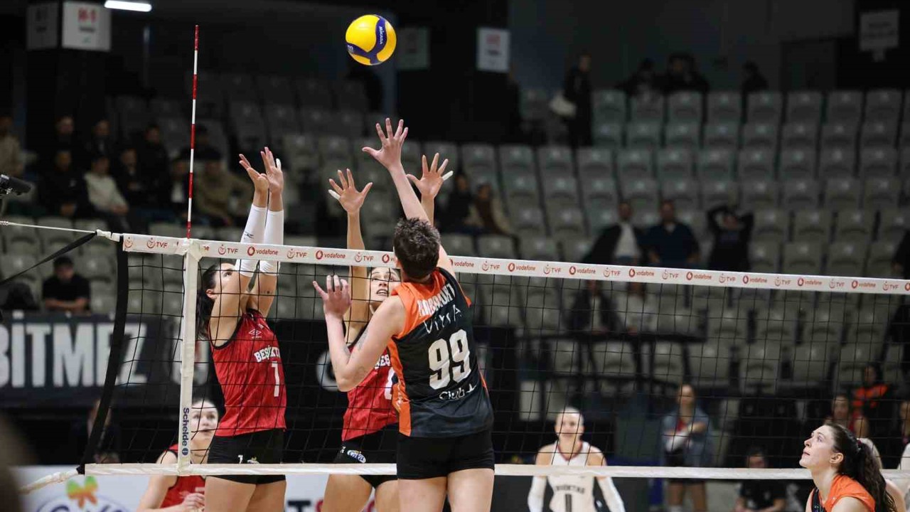 Eczacıbaşı Dynavit, 5 setlik mücadeleden galip ayrıldı
