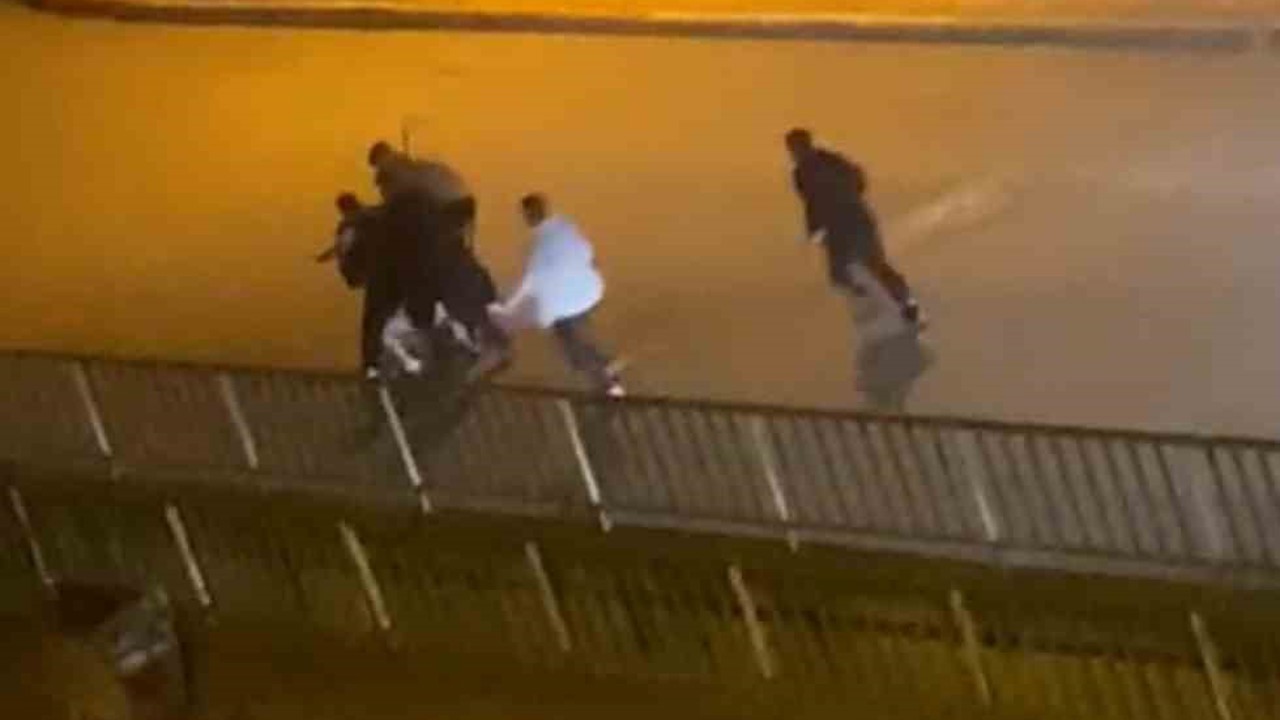 Karabük’te bir genç, 4 kişi tarafından böyle darbedildi
