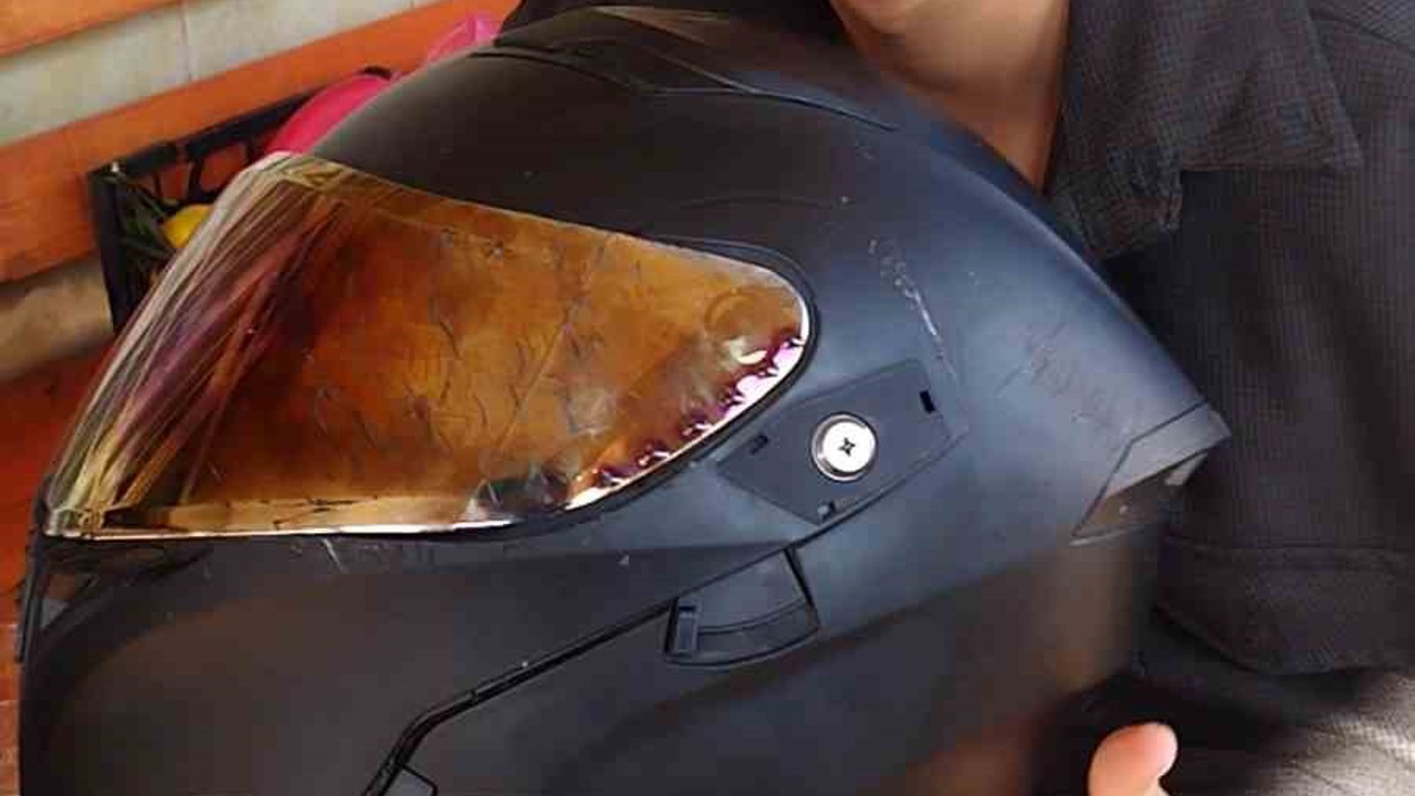 Kaskla yaşama tutunan motosikletli genç: "Polisler doğru söylüyormuş"
