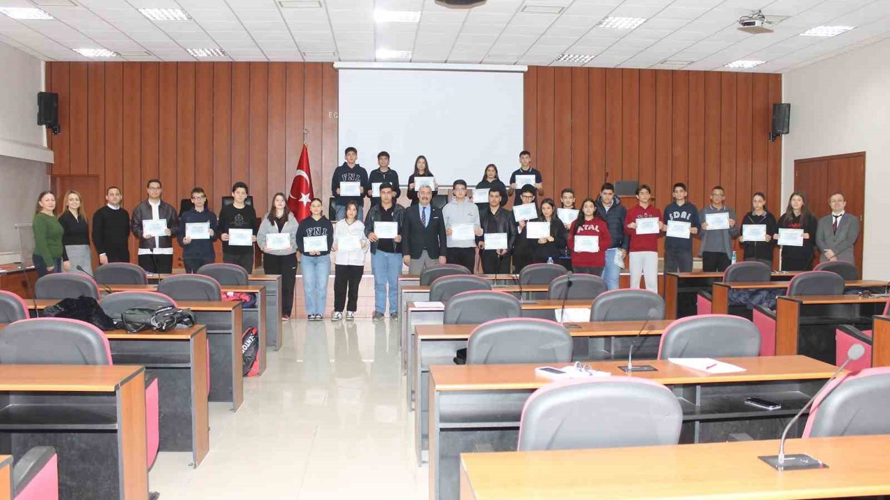 Efeler’de öğrenci meclisi yeni döneme başladı
