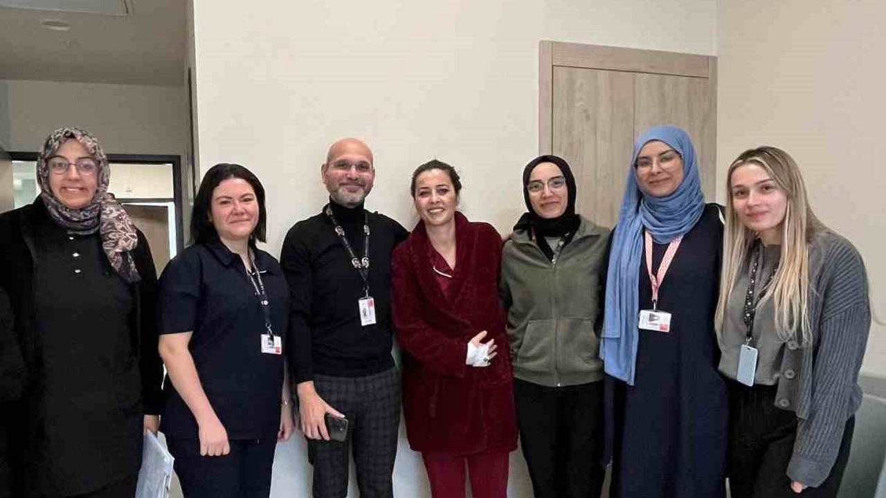 Kütahya Şehir Hastanesi’nde dev yumurtalık kitleleri başarıyla çıkarıldı
