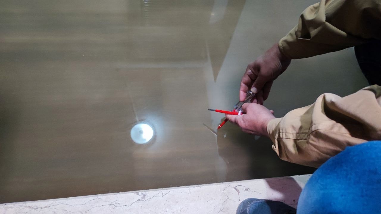 Sürekli su basan bodrum kata ’kontrol kalemiyle suyu test ederek’ giriyorlar
