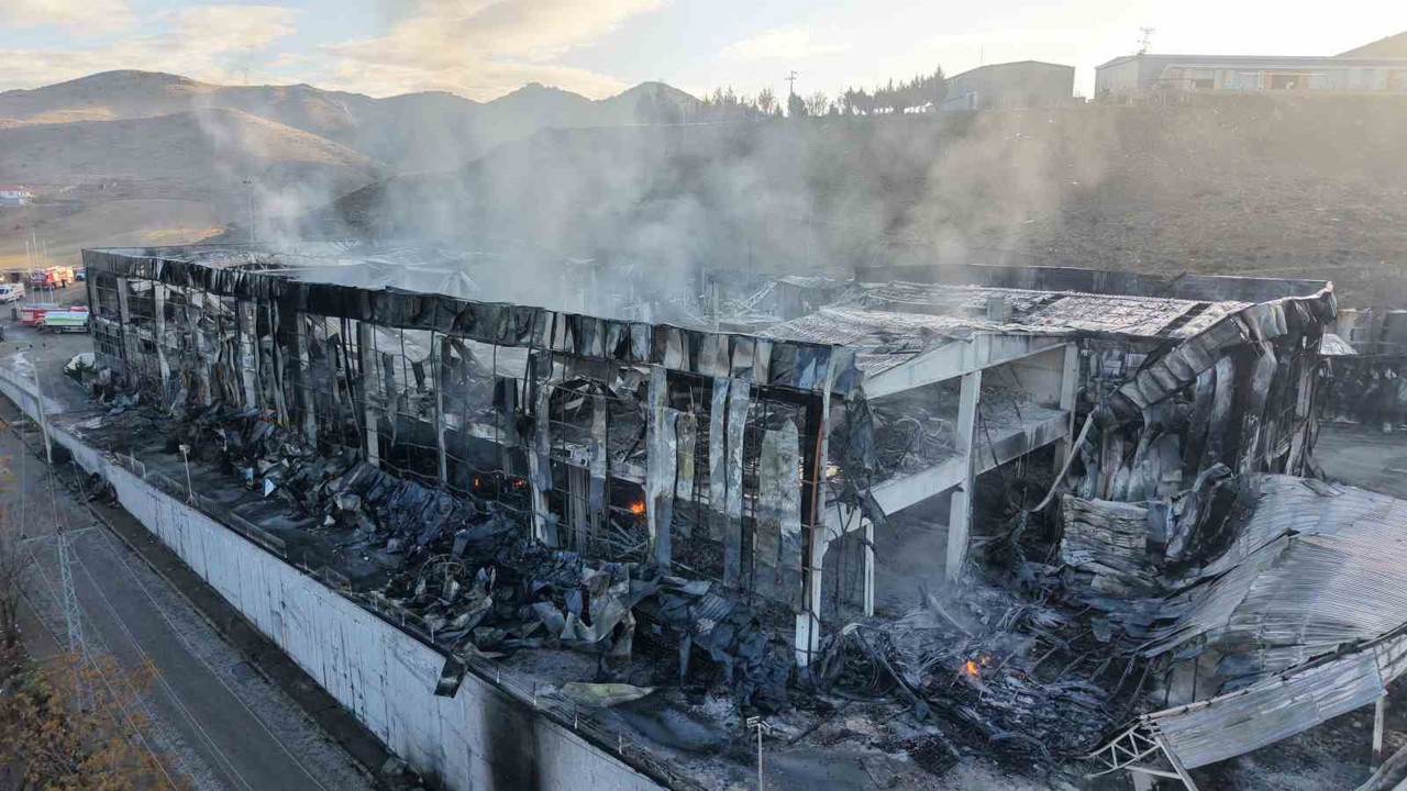 Alev alev yanan kimya fabrikasının son hali havadan görüntülendi
