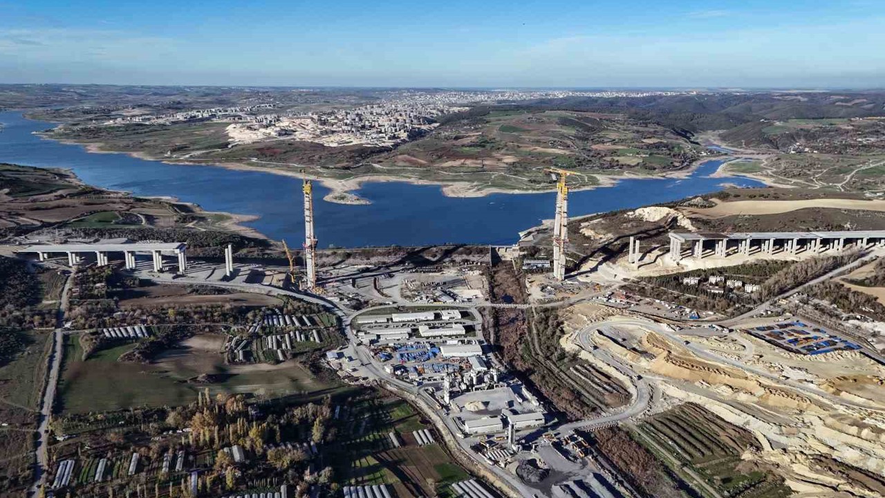 İstanbul trafiğine nefes olacak Sazlıdere Köprüsü kuleleri tamamlanıyor
