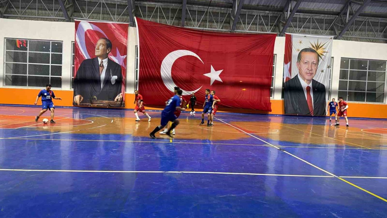 Bulanık’ta ‘Kurumlar Arası Futsal Turnuvası’ başladı
