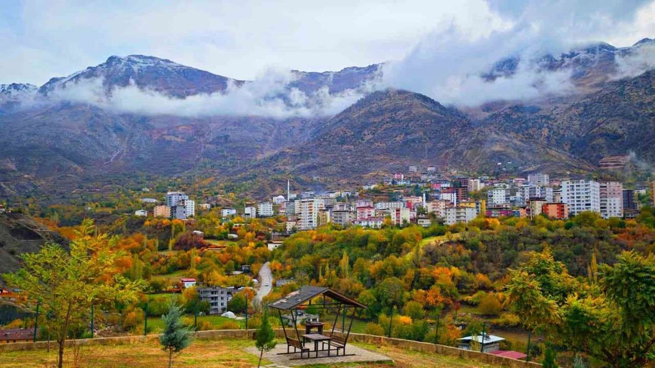 Batman’da yaşanan renk cümbüşü kamerada
