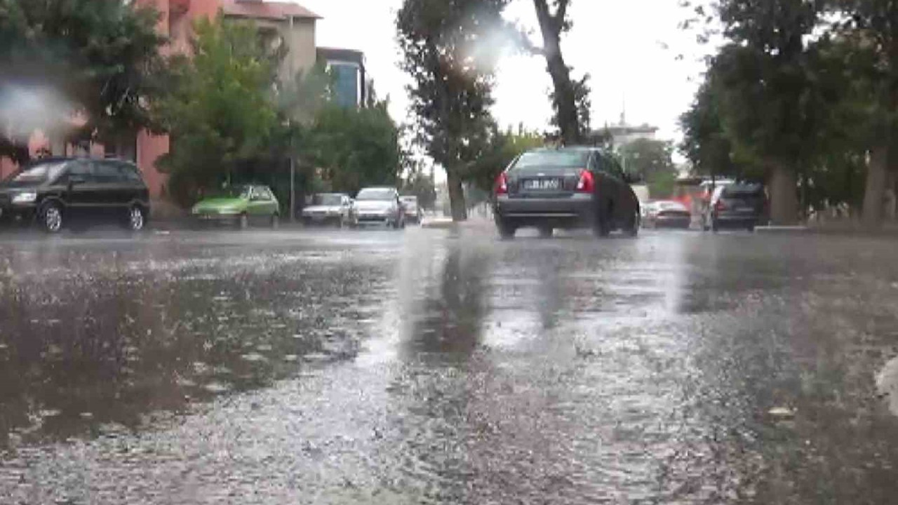 Aksaray’da yağmur etkili oluyor
