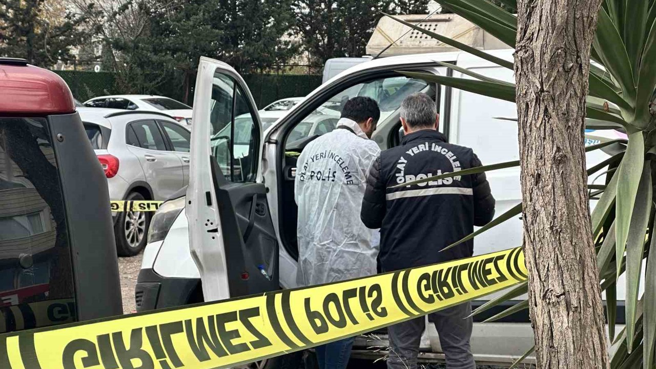 Maltepe’de kargo çalışanı araç içerisinde ölü bulundu
