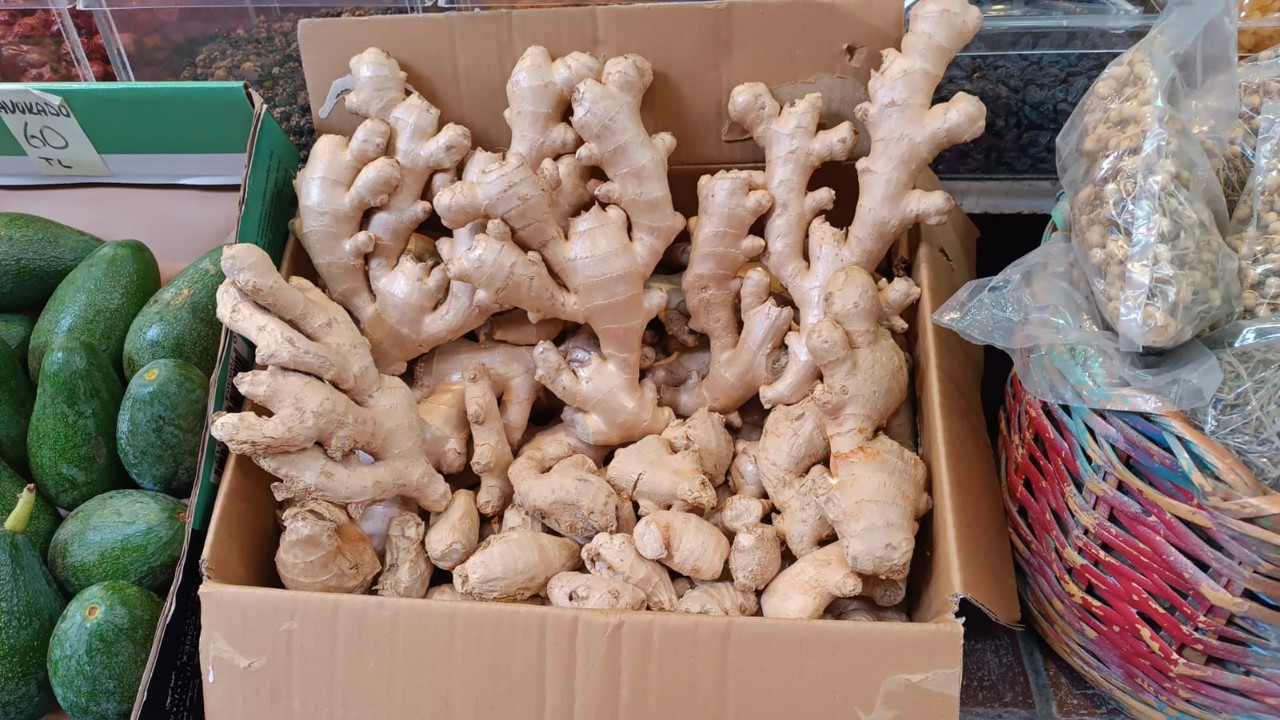 Hava sıcaklıkları 10 derece birden düştü, aktarlarda zencefil yok satıyor
