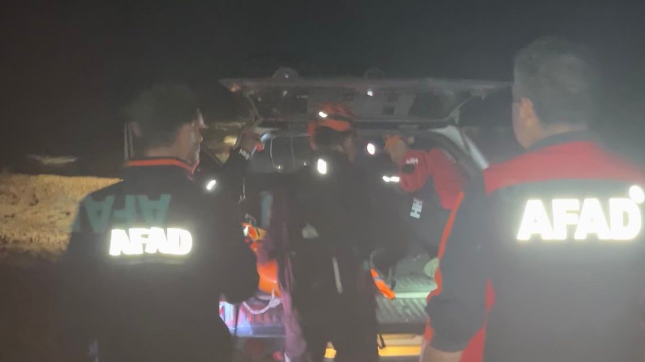 Sarp arazide yaralanan göçmen kurtarıldı
