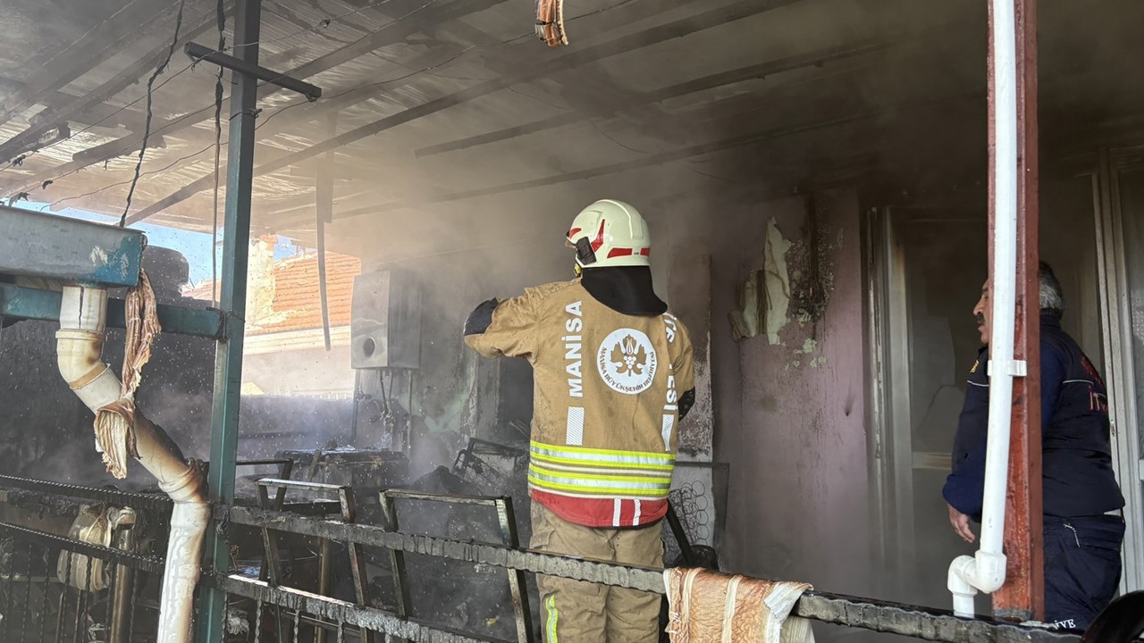 Kula’da müstakil evde çıkan yangın paniğe neden oldu
