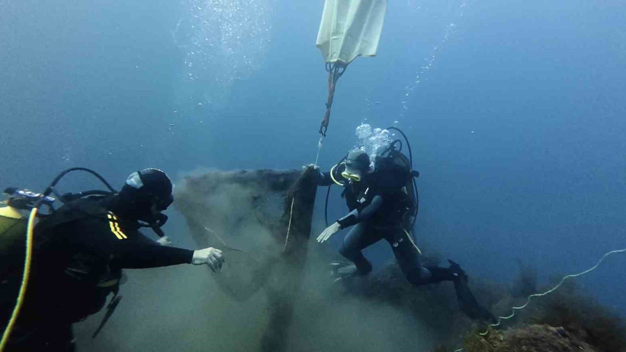 11 yılda denizlerde 112 bin futbol sahası büyüklüğünde hayalet av temizliği gerçekleştirildi
