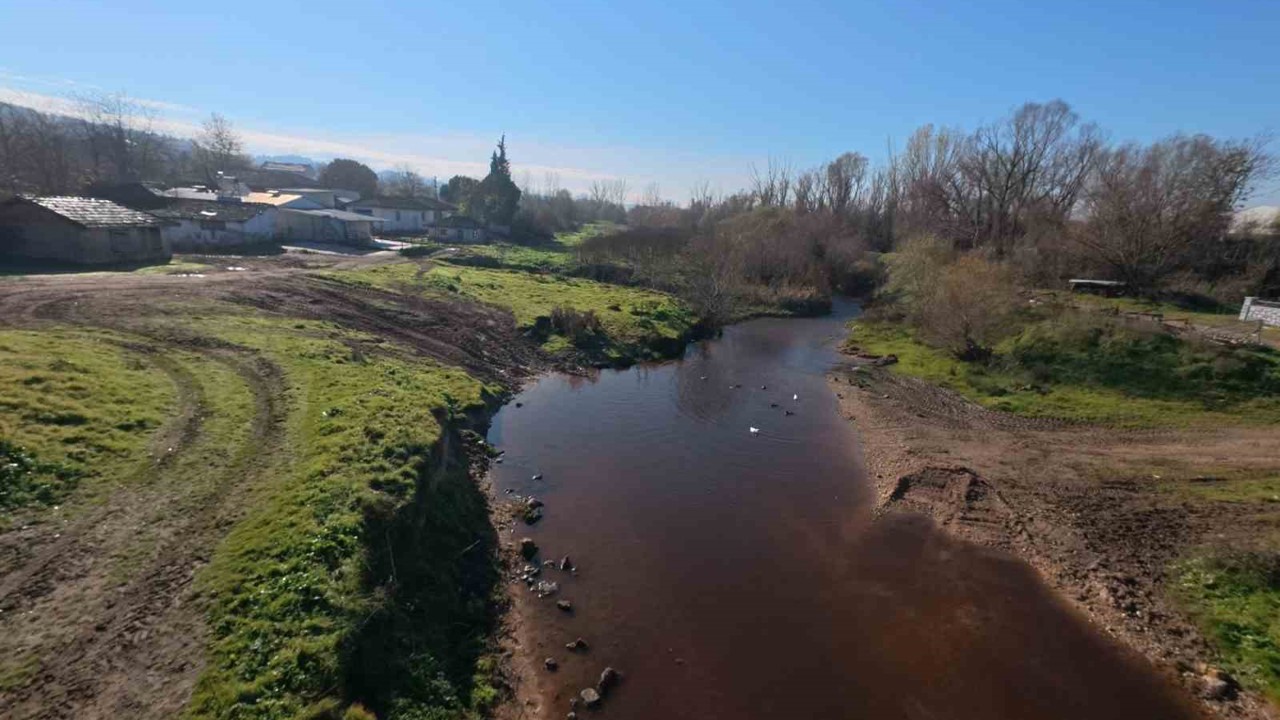 Babaeski’de Şeytan deresinin rengi kahverengiye döndü
