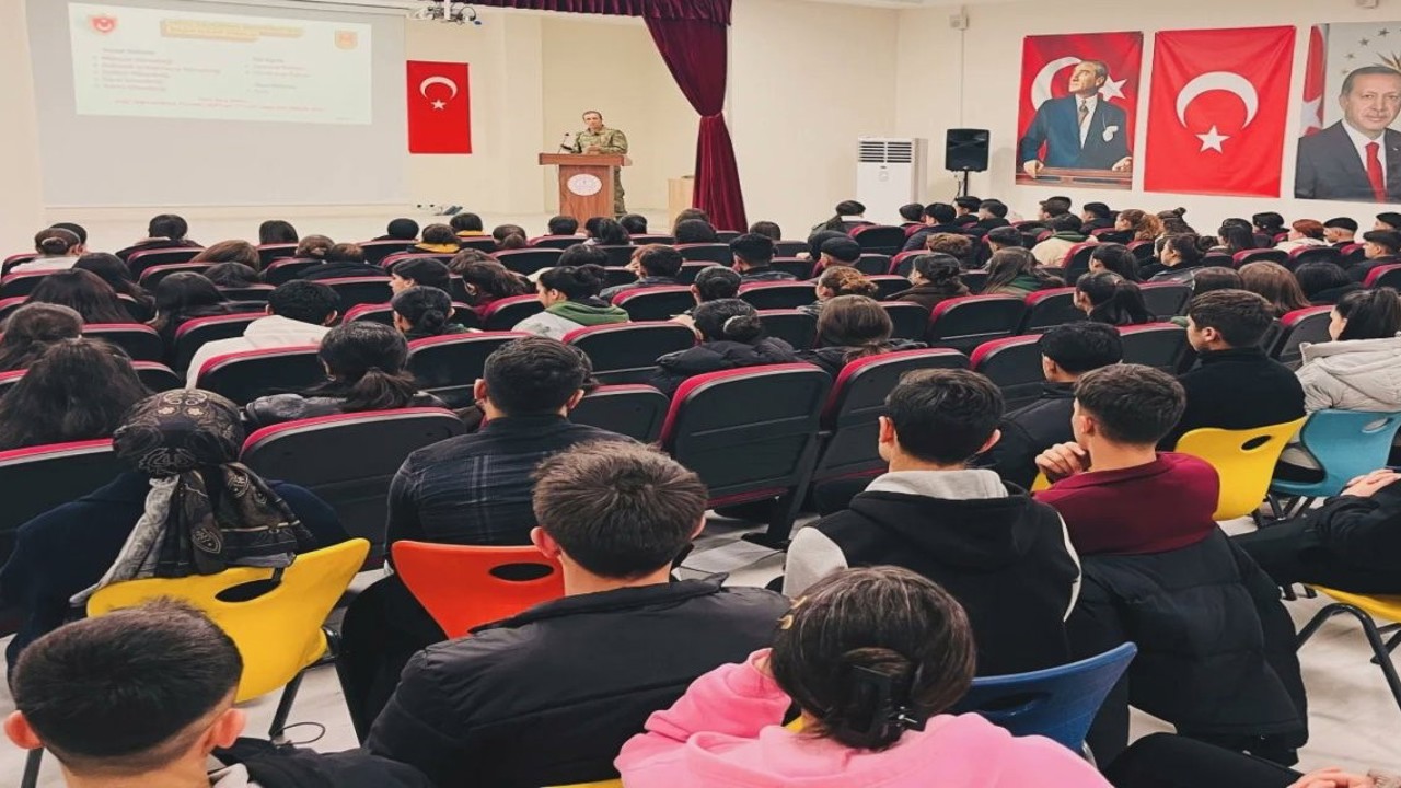 Uludere’de lise öğrencilerine MSÜ tanıtım semineri düzenlendi
