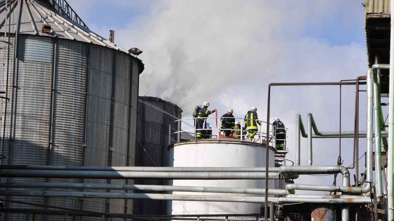 Yağ fabrikasında yangın
