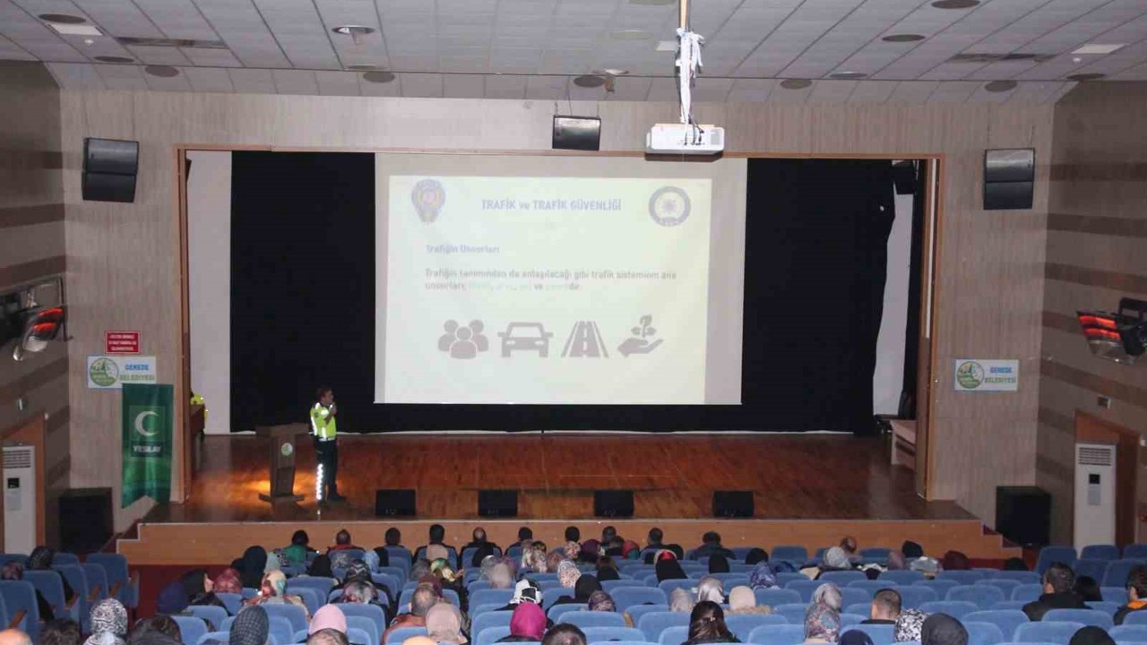 Gerede’de polis ekipleri vatandaşları ve öğrencileri bilgilendirdi
