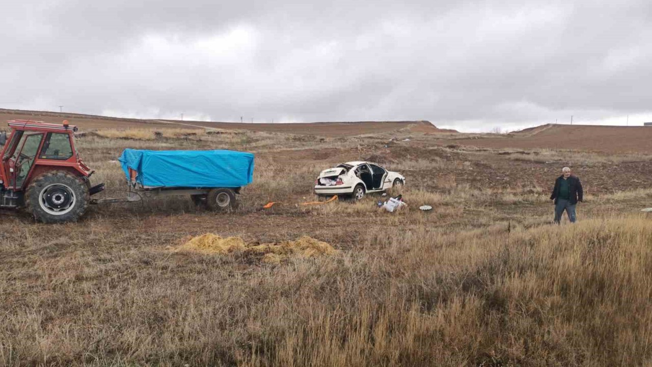 Çorum’da otomobil şarampole yuvarlandı: 2 yaralı
