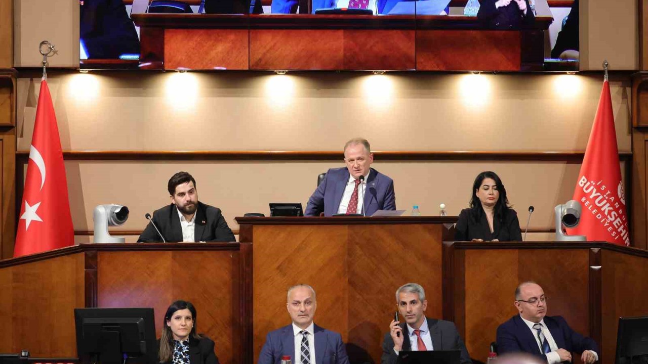 İBB Meclisi’nde çöpe atılan İSBİKE bisikletleri gerginliği
