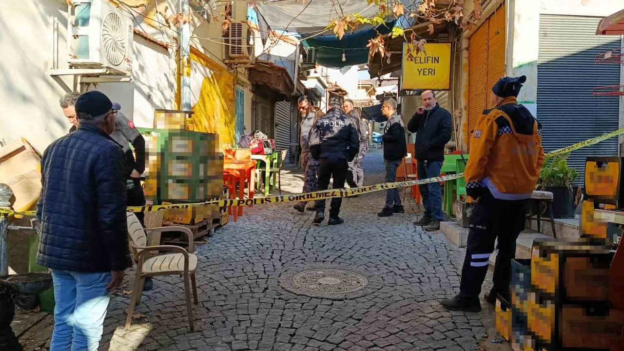 Sandalyede otururken bıçaklanarak öldürülmüştü: 17 yaşındaki sanığa 20 yıl hapis
