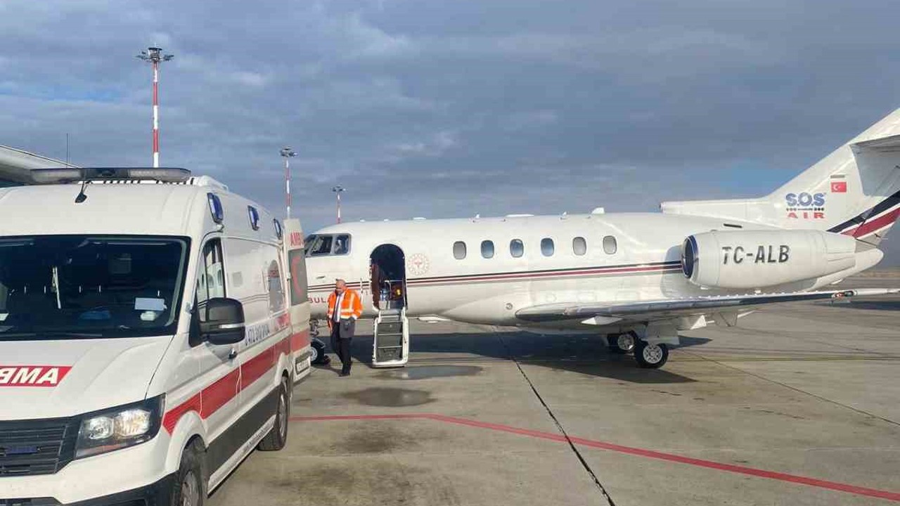Ağrı’da yemek borusu gelişmeyen bebek ambulans uçakla Elazığ’a sevk edildi
