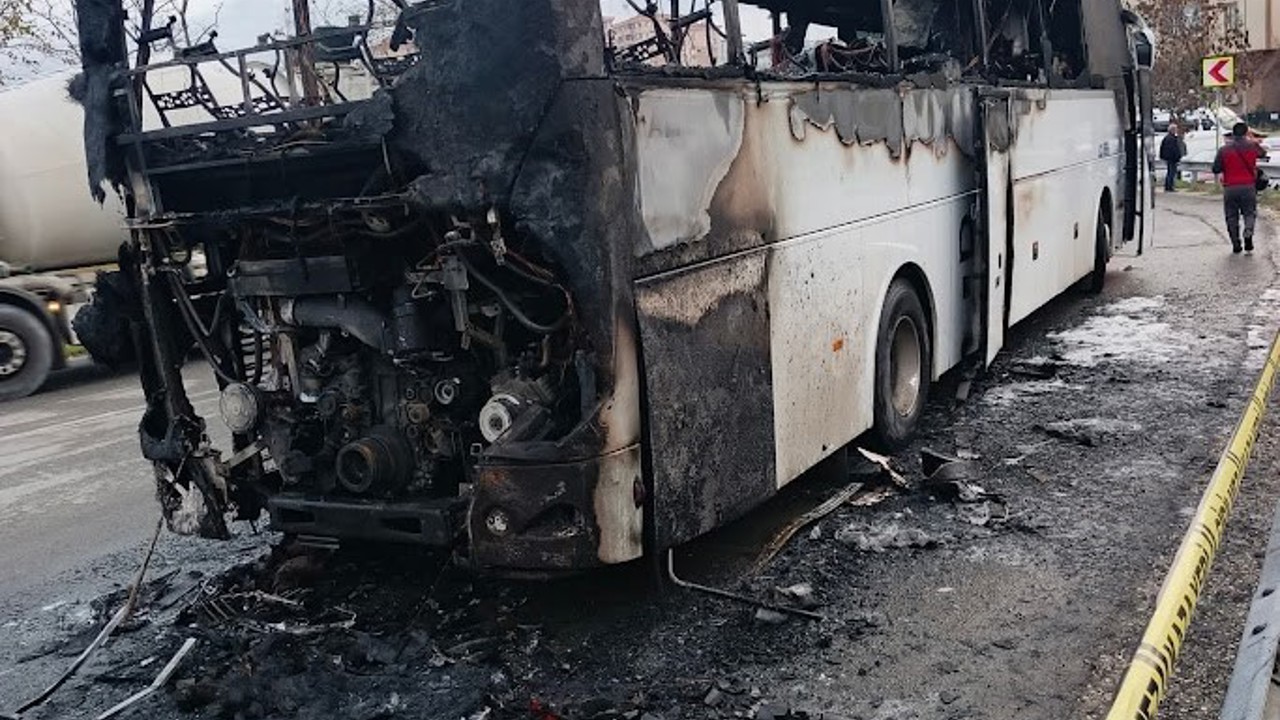 Silivri’de işçi servisi alevlere teslim oldu
