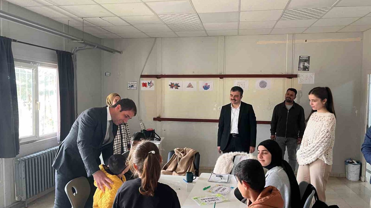 Dicle Kaymakamı Mustafa Atış özel gereksinimli öğrencilerle buluştu
