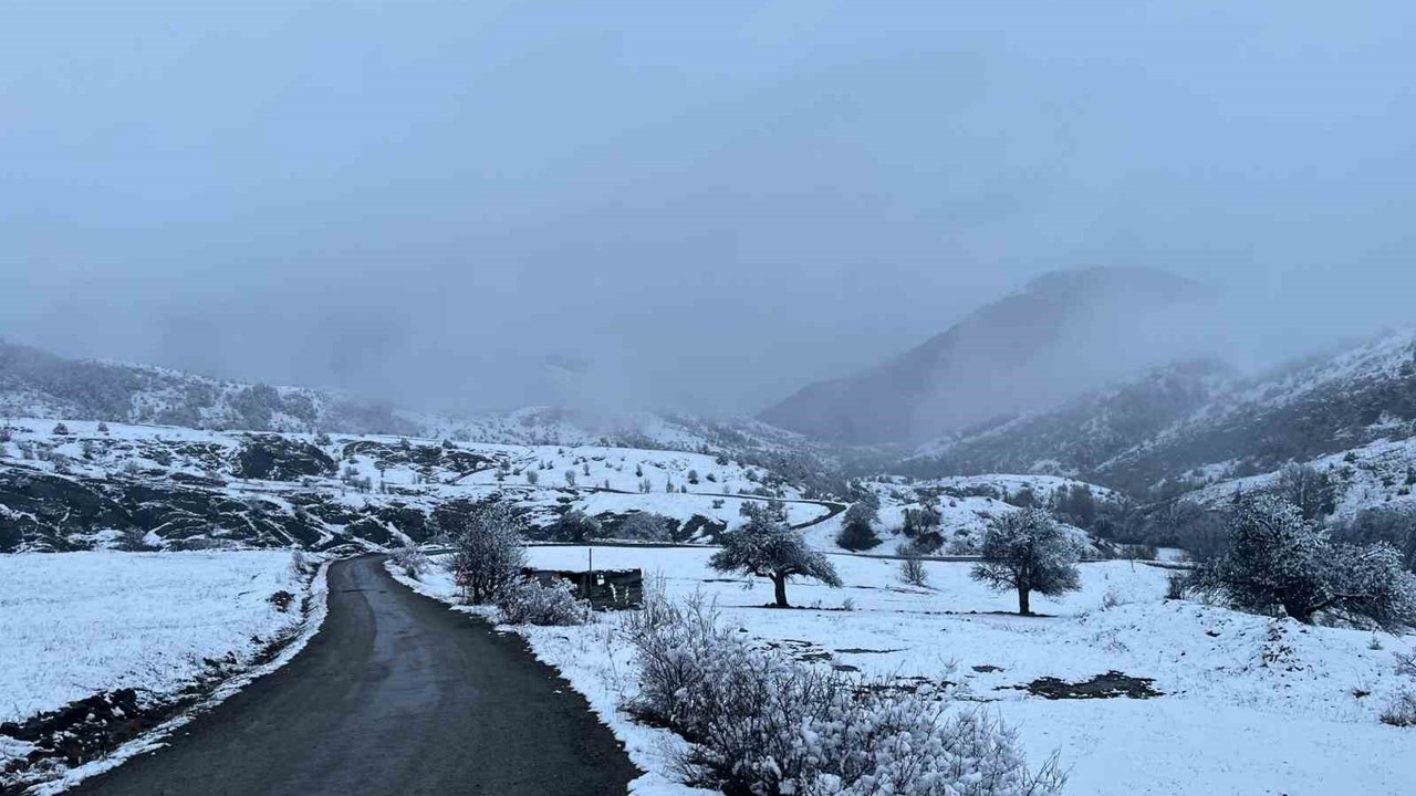 Sivas’ın Karadeniz’e açılan kapısına kar yağdı, kartpostallık görüntüler oluştu
