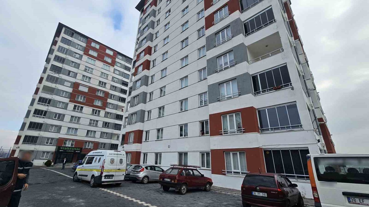 Evi taşınırken tartıştığı nakliyeciyi bıçakladı
