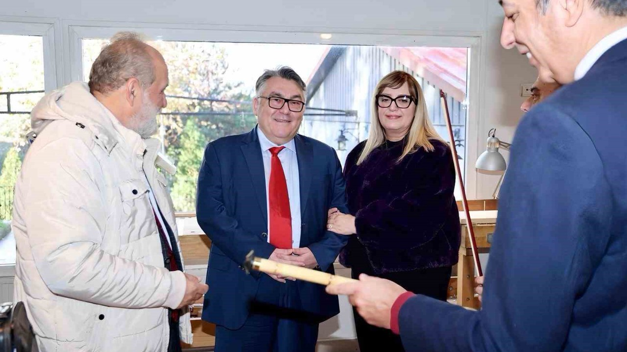 Rektör Özölçer ile Yazar Dr. Sait Başer, BEUN Çalgı Yapım Atölyesini ziyaret etti
