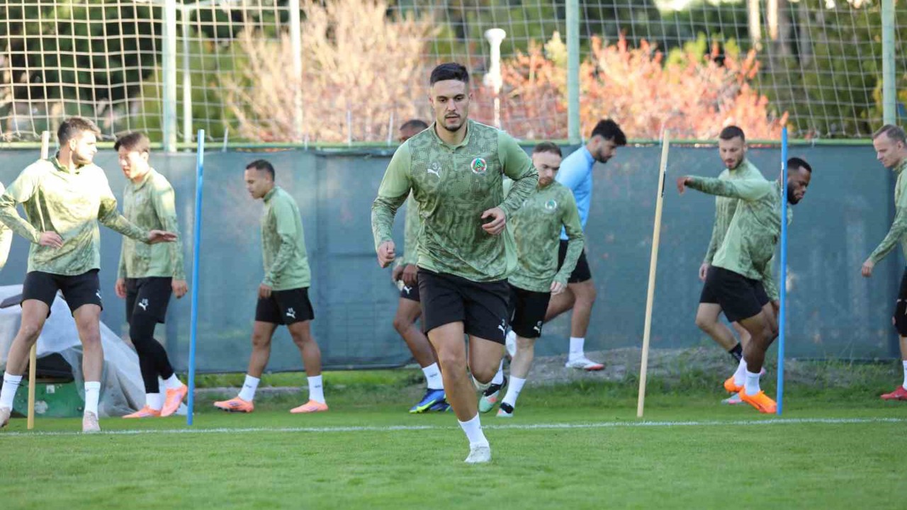 Alanyaspor, Kayserispor maçı hazırlıklarını tamamladı
