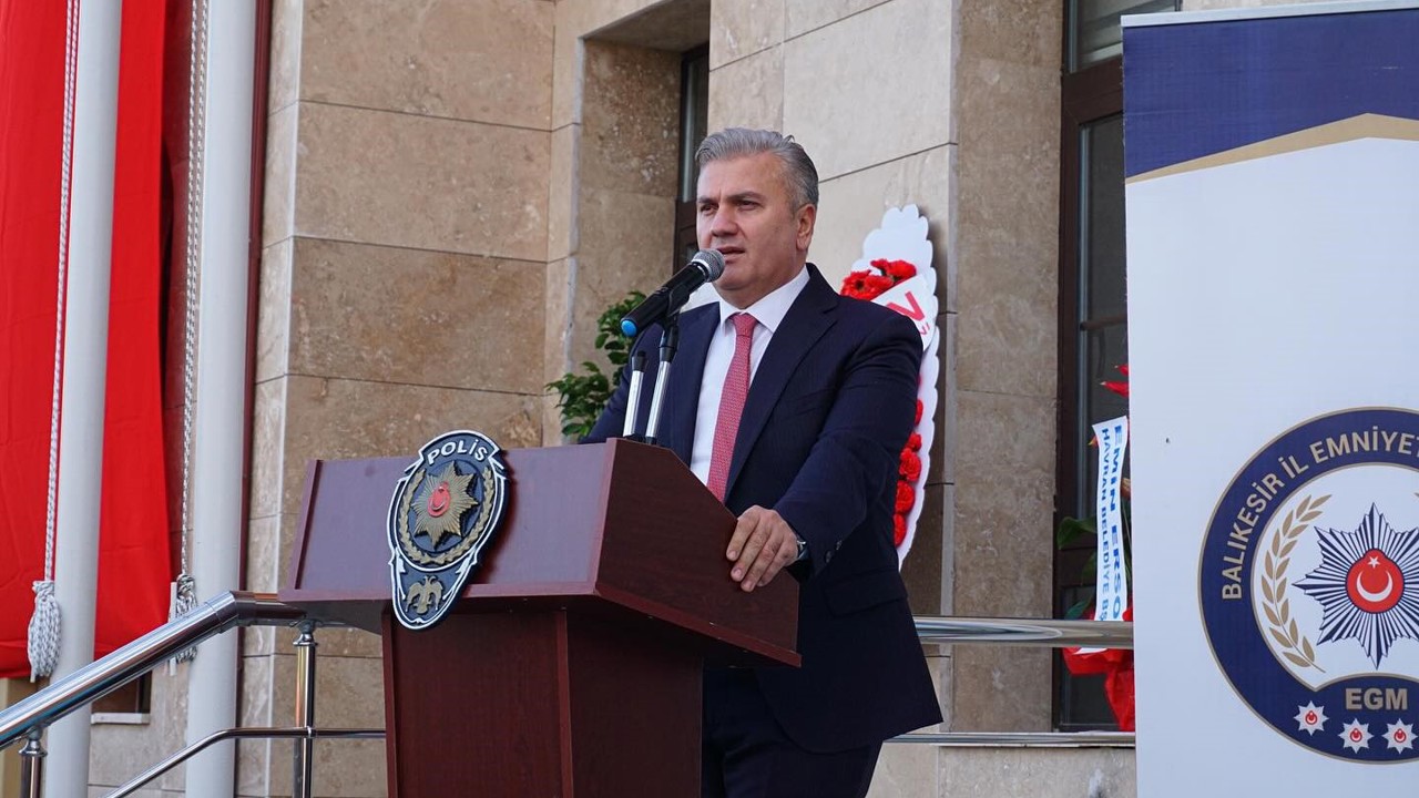 Milletvekili Mustafa Canbey’in adını kullanarak dolandırıcılık yapan 2 kişi tutuklandı
