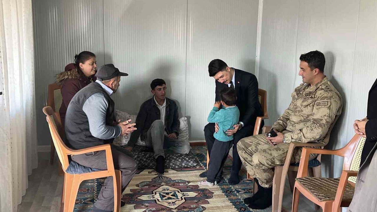 Digor Kaymakamı Kahraman köylerde vatandaşlarla buluşuyor
