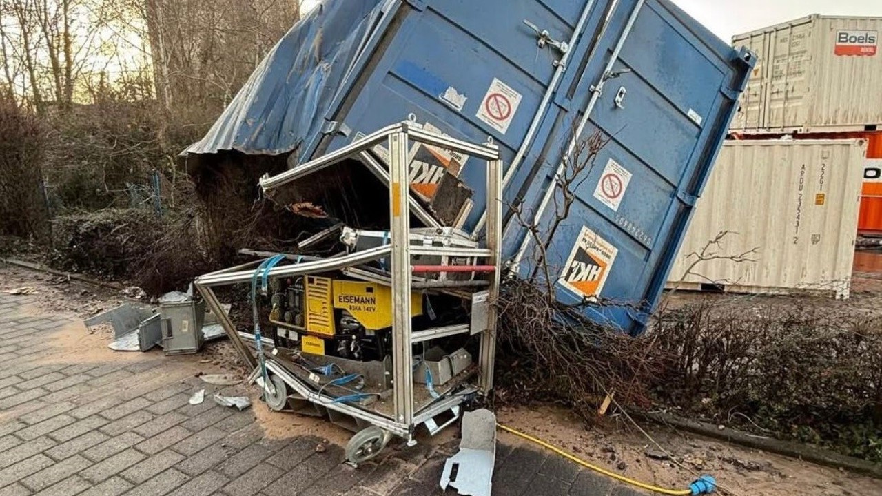 Almanya’da kontrollü patlatmada yanlış tespit: 28 konut hasar gördü, 58 kişi evsiz kaldı
