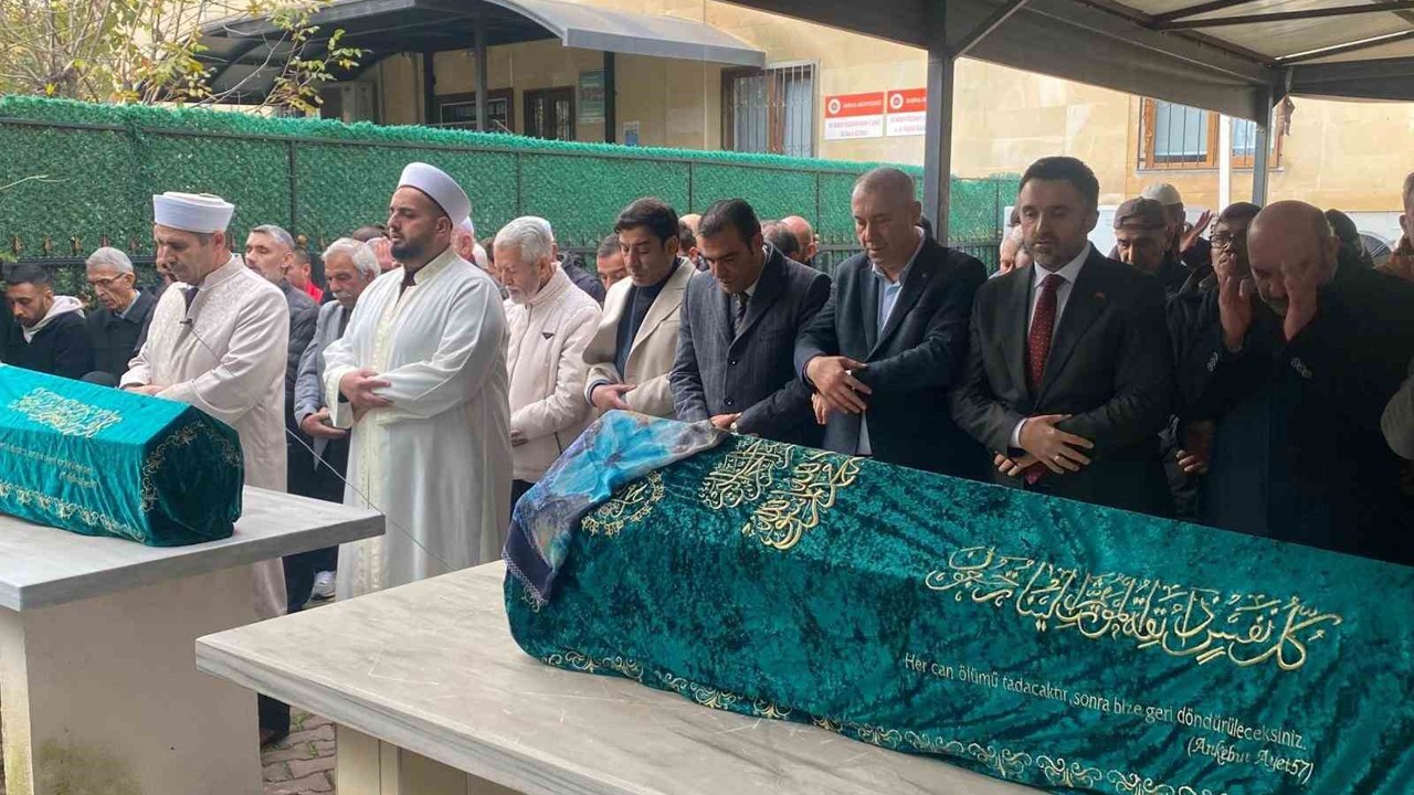 Pendik’teki yangın faciasında hayatlarını kaybeden çocuklar son yolculuklarına uğurlandı
